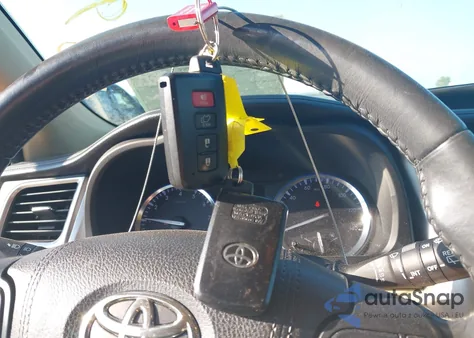 2015 Toyota Highlander Xle V6 z USA, uszkodzony, nr VIN 5TDJKRFH4FS149601